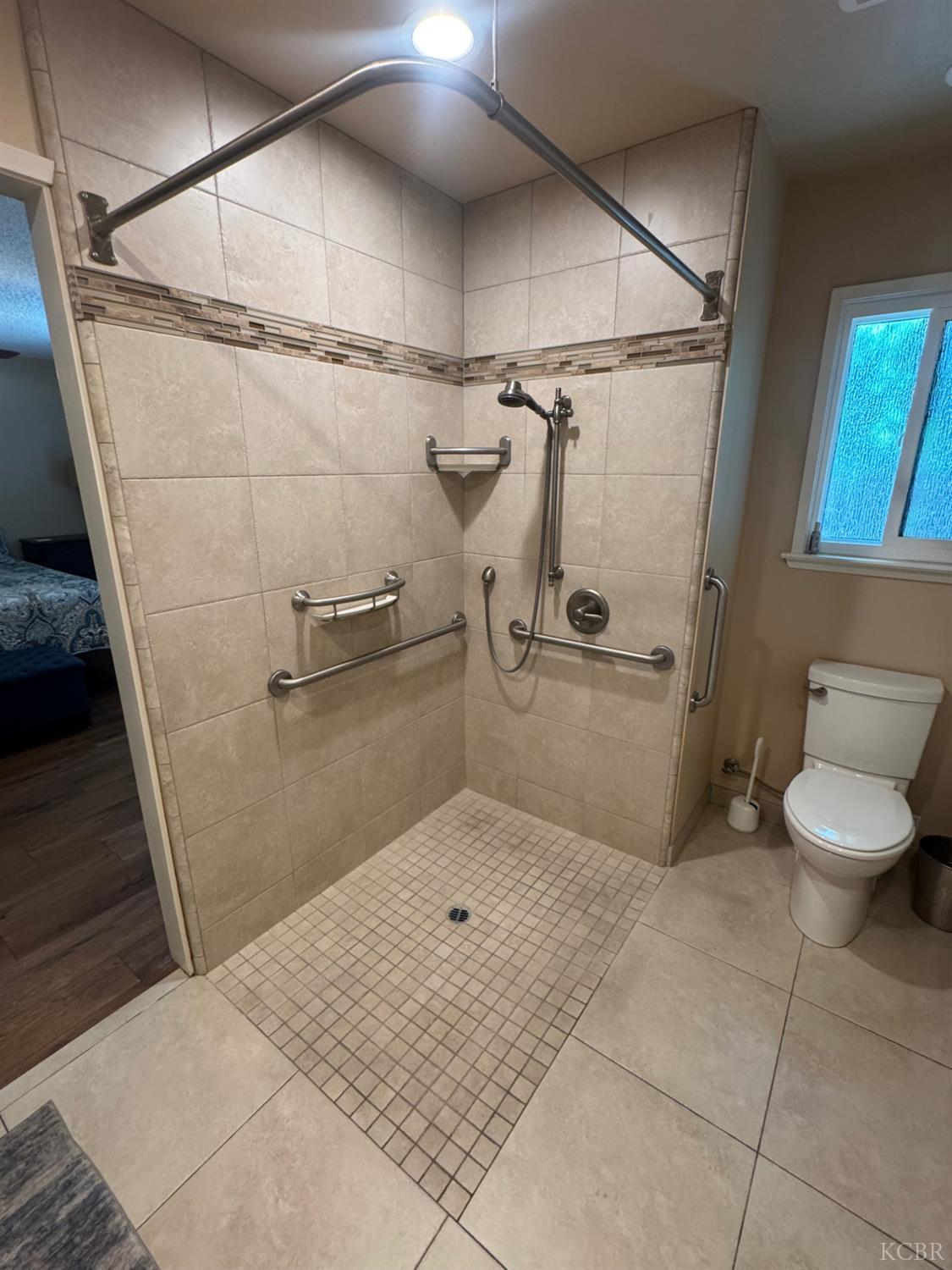 901 Greenfield Ave, Hanford, CA 93230