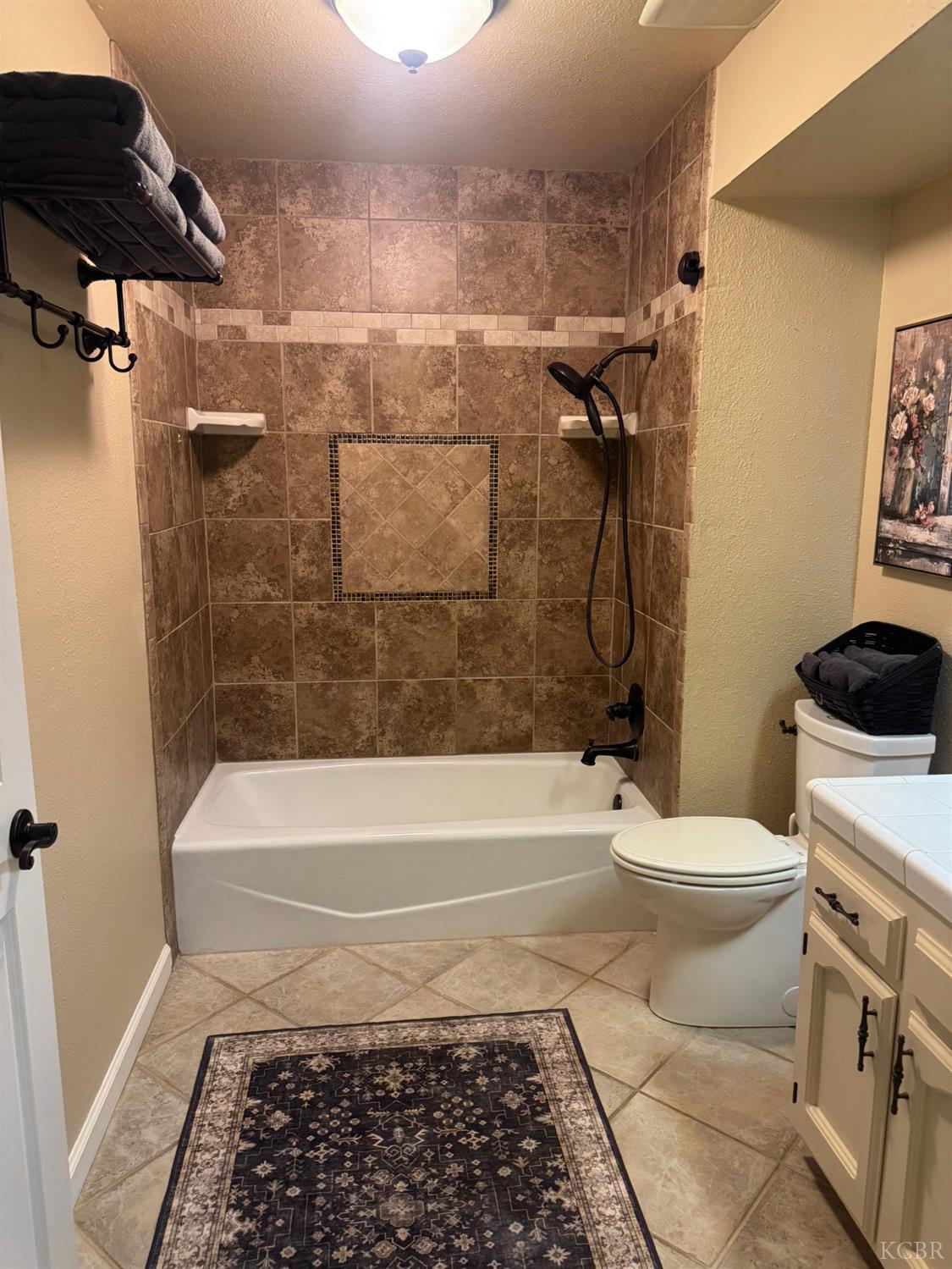901 Greenfield Ave, Hanford, CA 93230