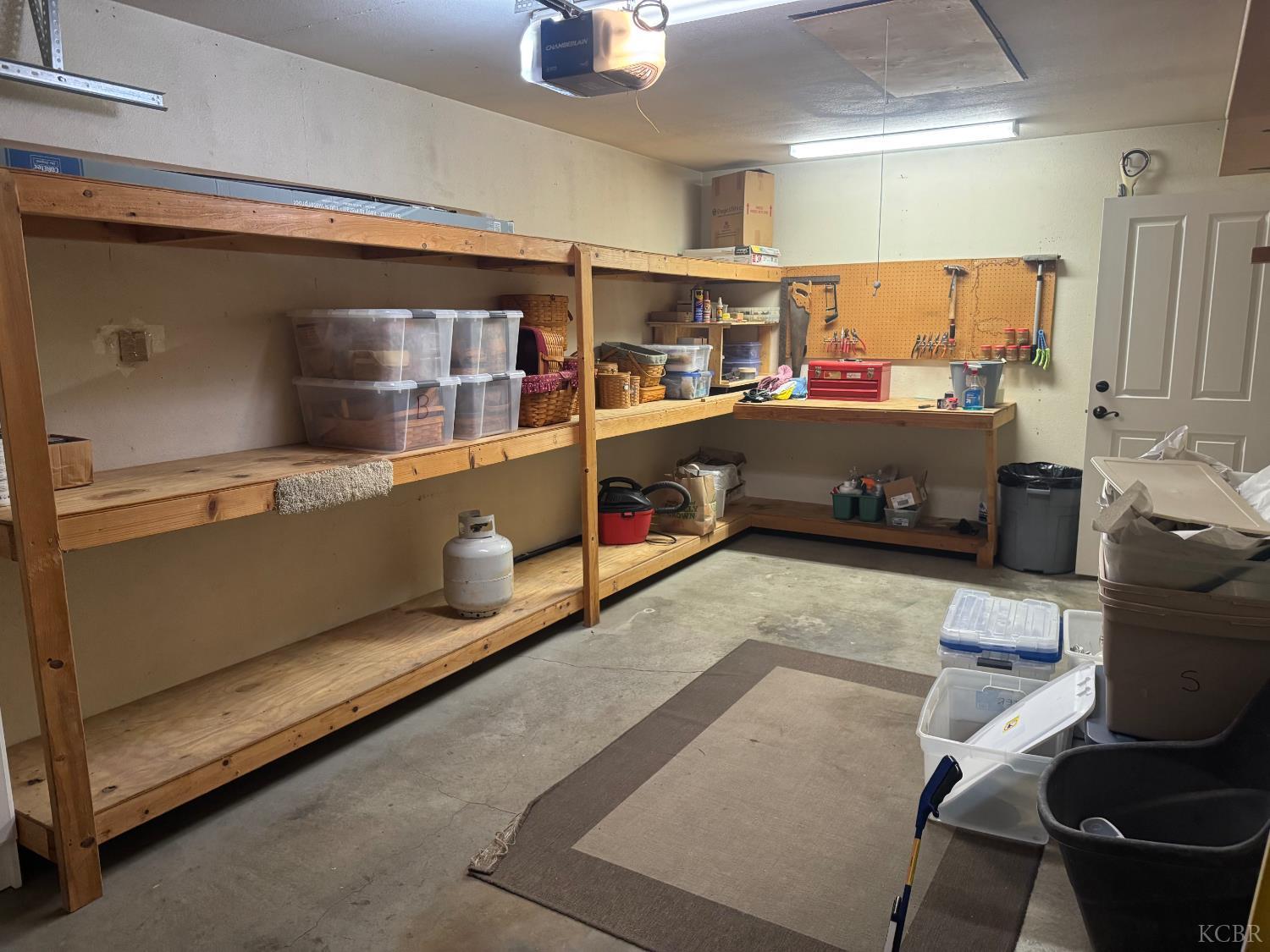 901 Greenfield Ave, Hanford, CA 93230