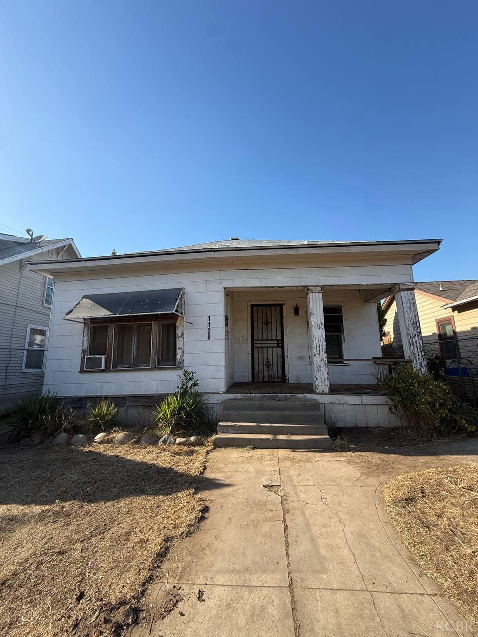 1129 E Nevada Ave, Fresno, CA 93701