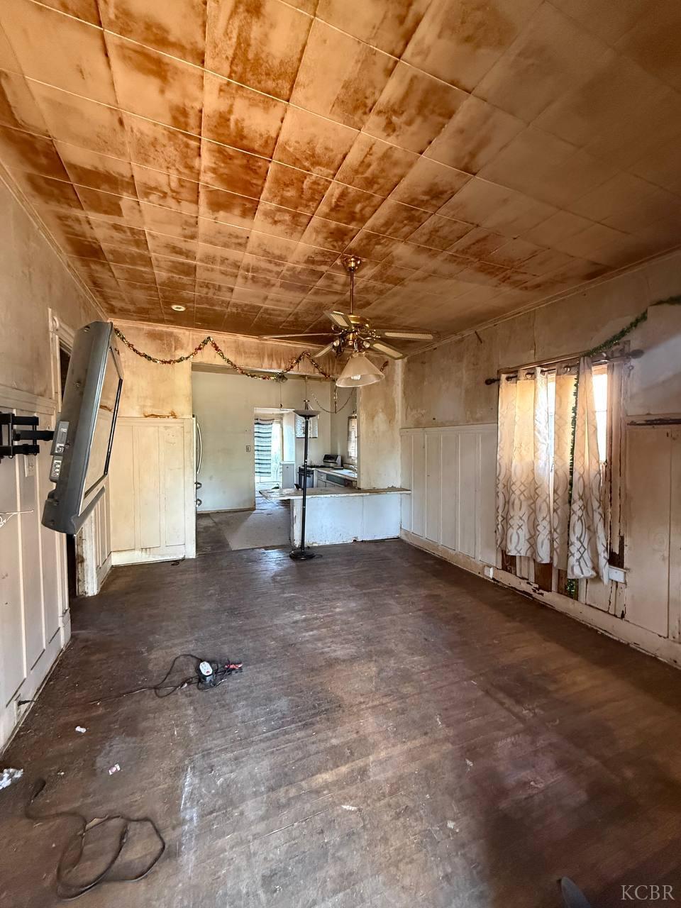 1129 E Nevada Ave, Fresno, CA 93701