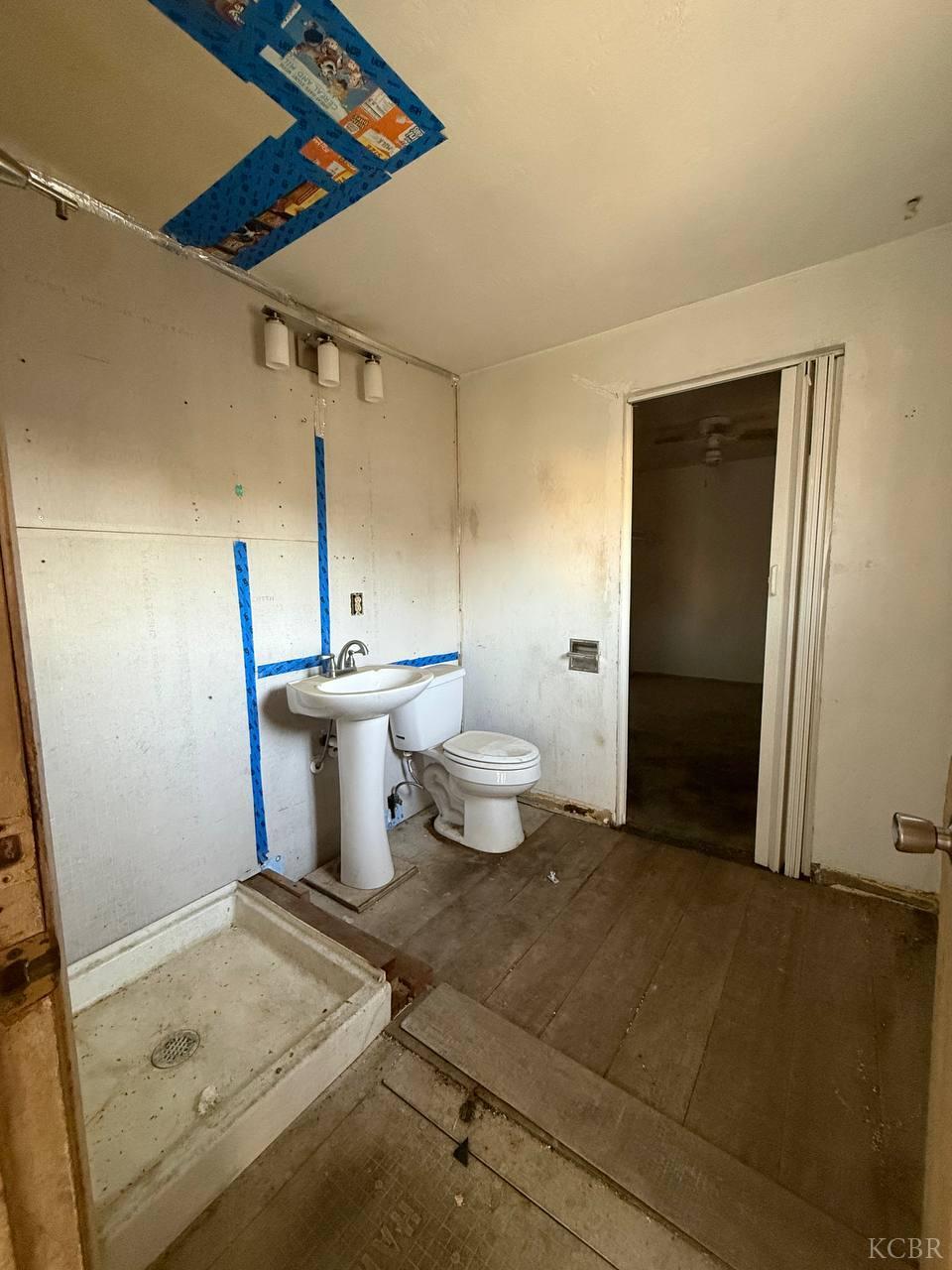 1129 E Nevada Ave, Fresno, CA 93701