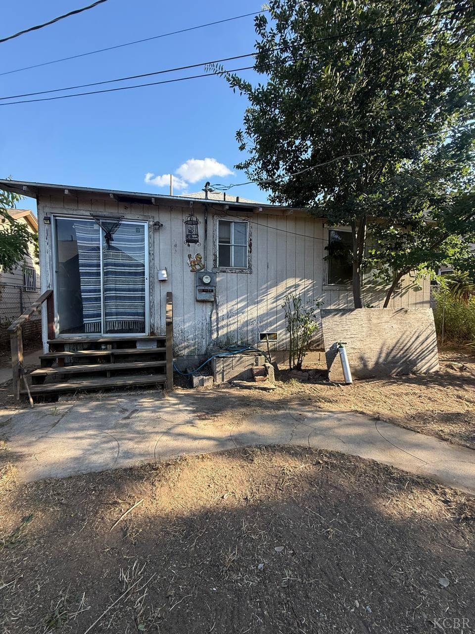1129 E Nevada Ave, Fresno, CA 93701