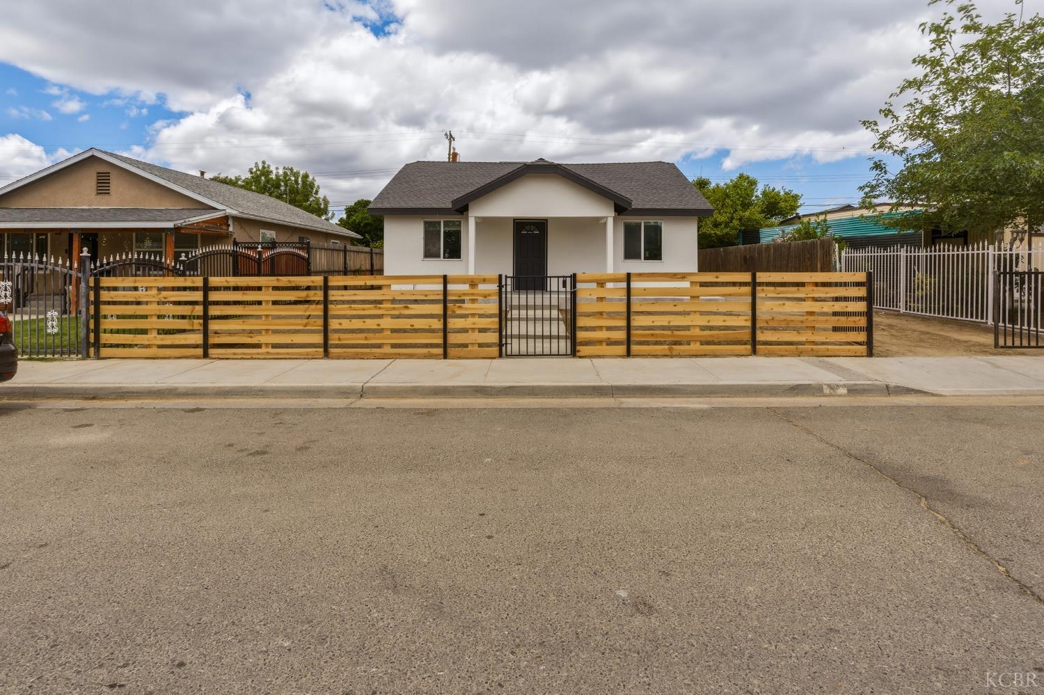 817 E Whitney St, Avenal, CA 93204