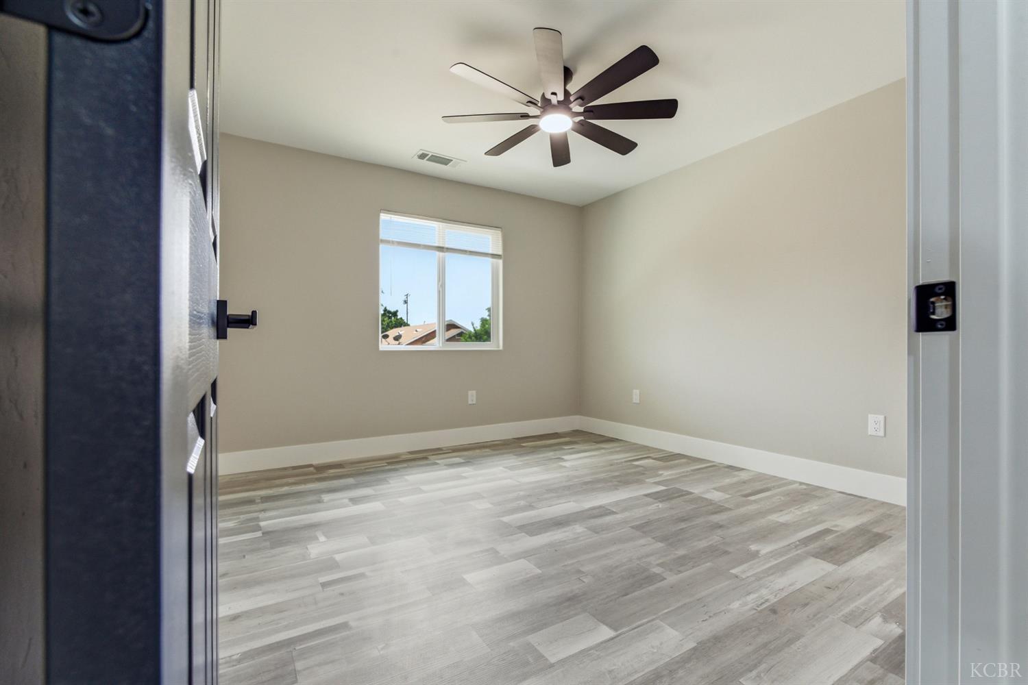 817 E Whitney St, Avenal, CA 93204