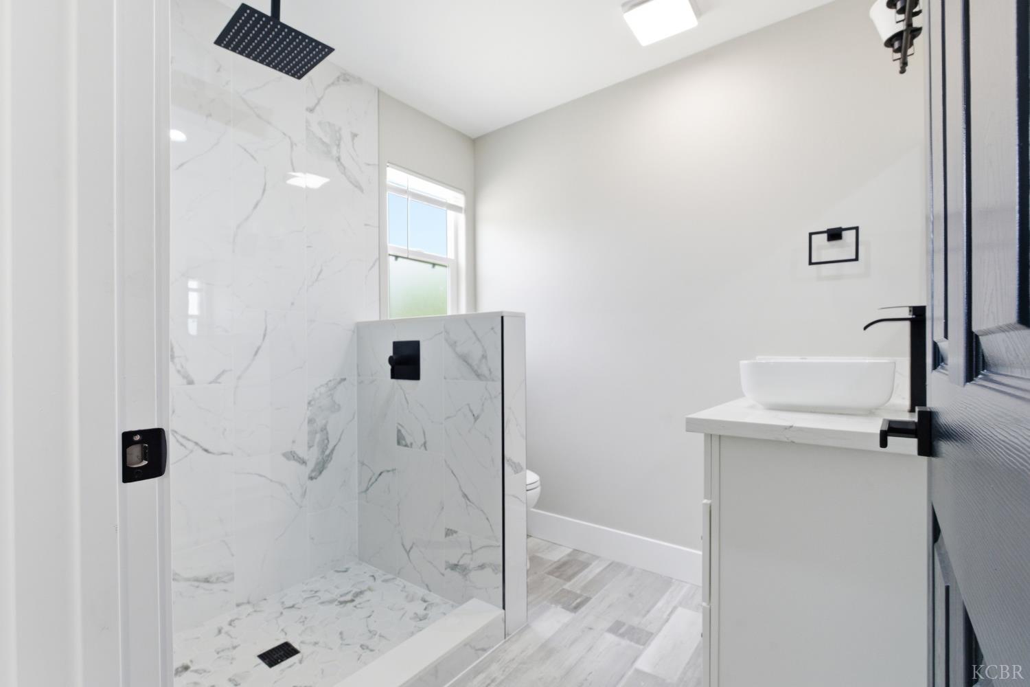 817 E Whitney St, Avenal, CA 93204