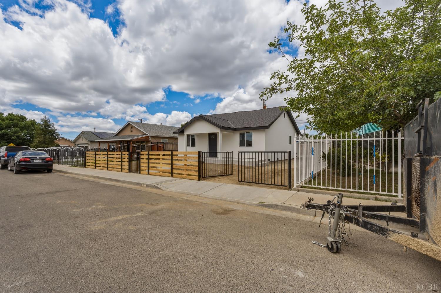 817 E Whitney St, Avenal, CA 93204