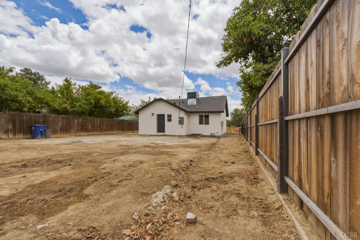 817 E Whitney St, Avenal, CA 93204