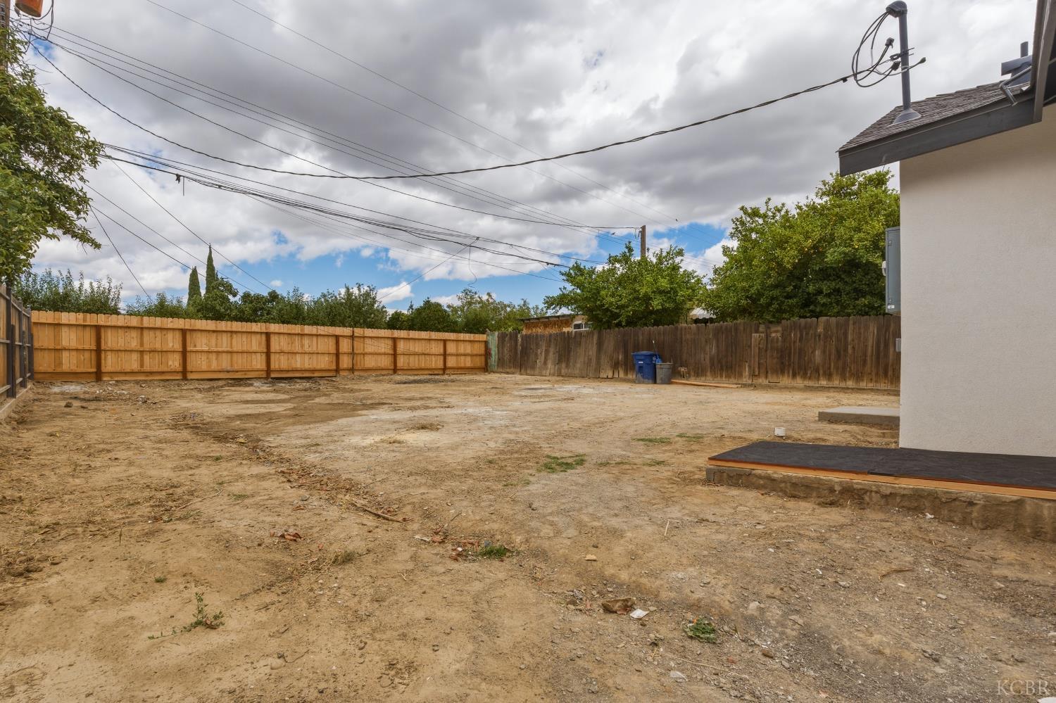 817 E Whitney St, Avenal, CA 93204