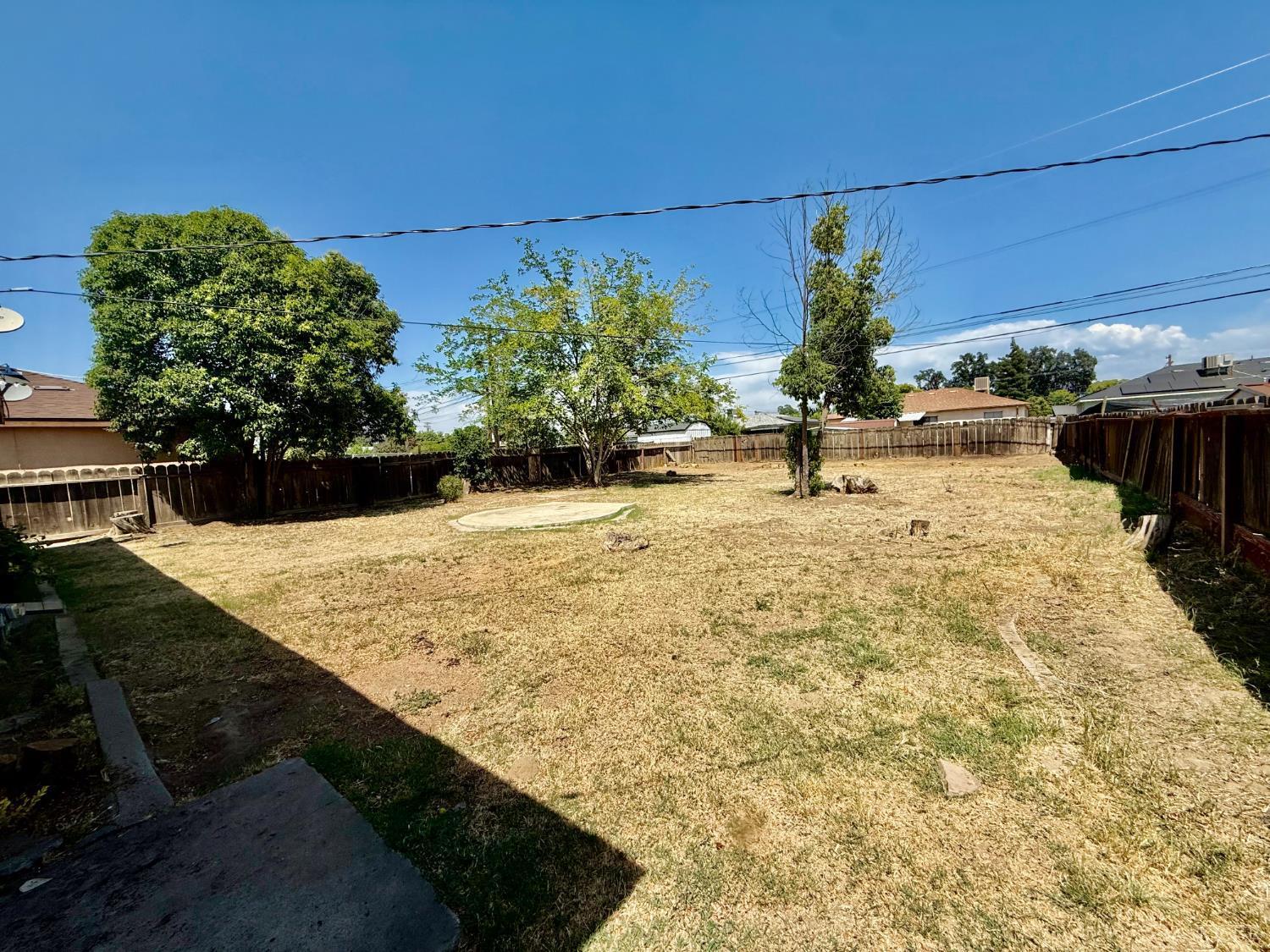 778 N Magnolia Ave, Farmersville, CA 93223