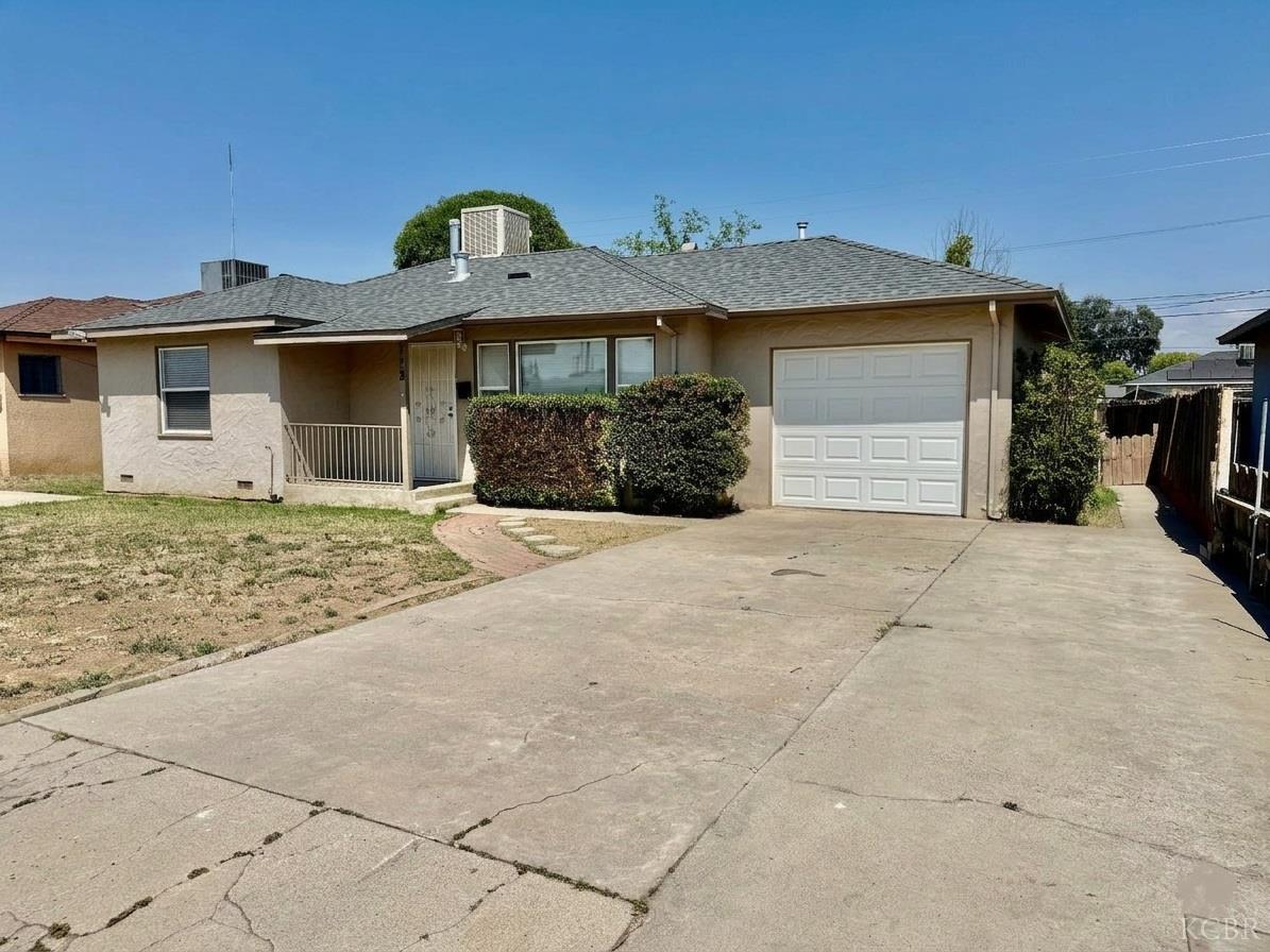 778 N Magnolia Ave, Farmersville, CA 93223