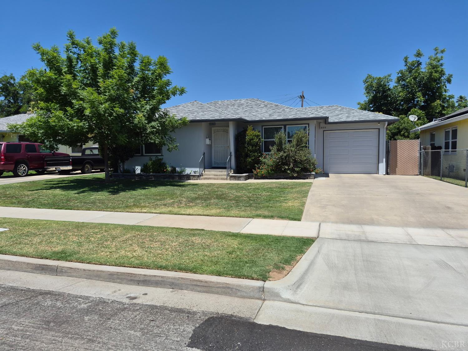 912 W Saginaw Way, Fresno, CA 93705