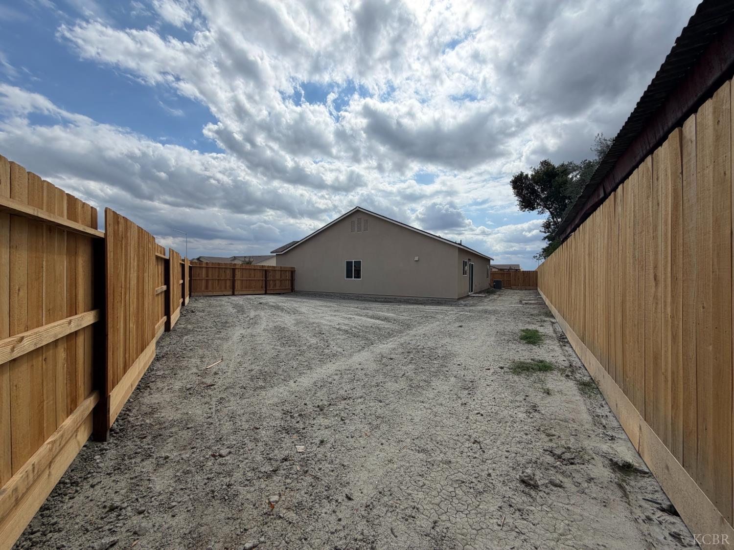 2052 SE Ventura Ave, Corcoran, CA 93212