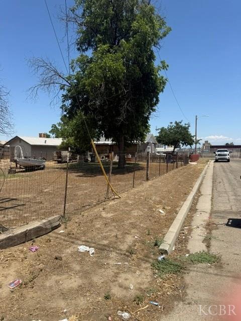 561 S I St, Tulare, CA 93274