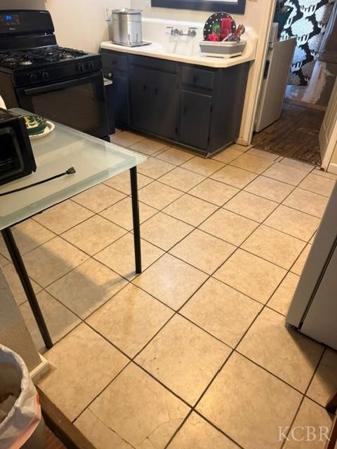 561 S I St, Tulare, CA 93274