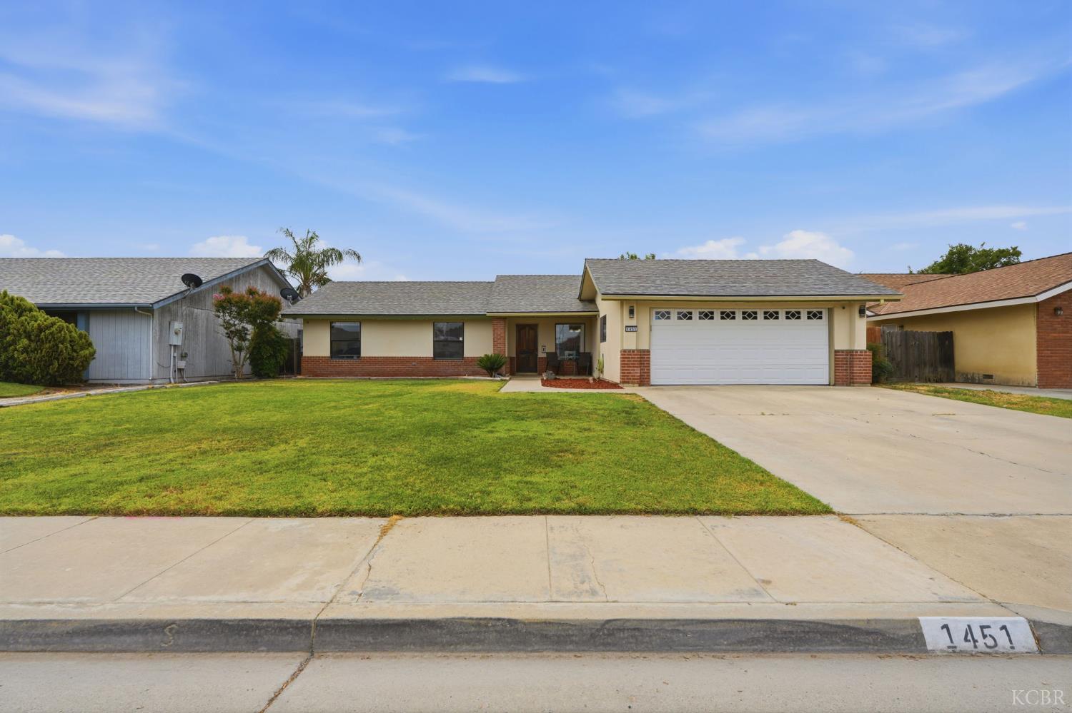 1451 Christine Ln, Lemoore, CA 93245