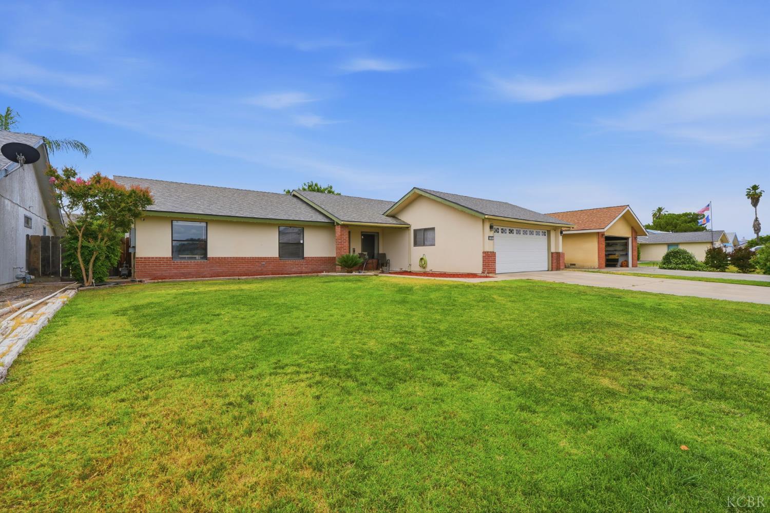 1451 Christine Ln, Lemoore, CA 93245