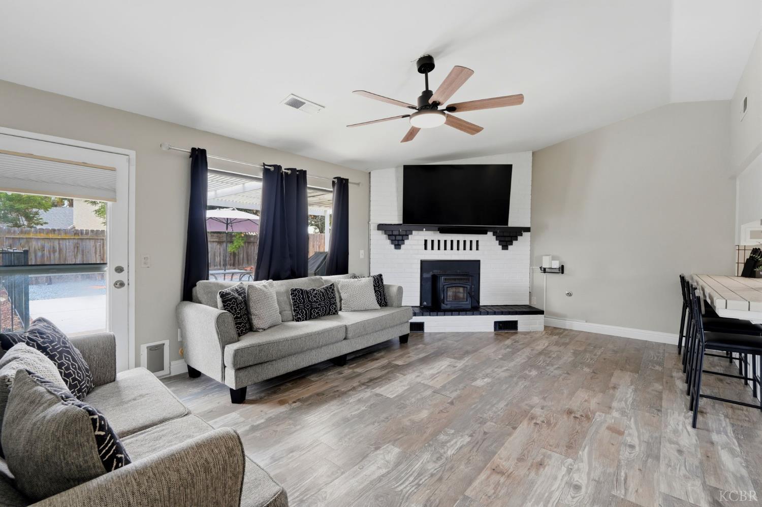 1451 Christine Ln, Lemoore, CA 93245