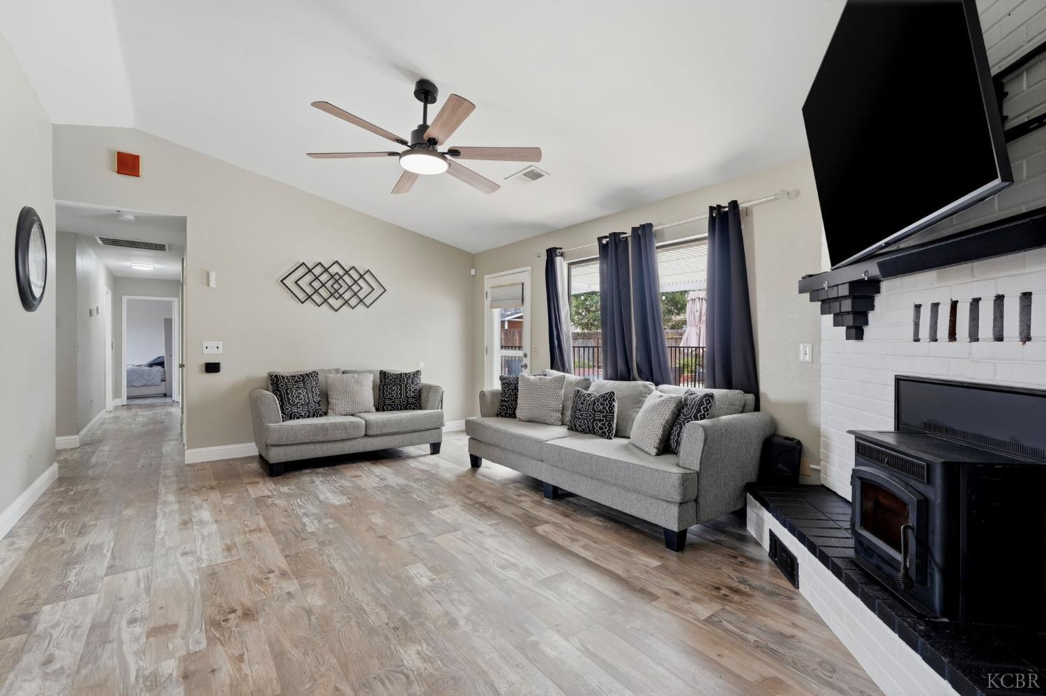 1451 Christine Ln, Lemoore, CA 93245
