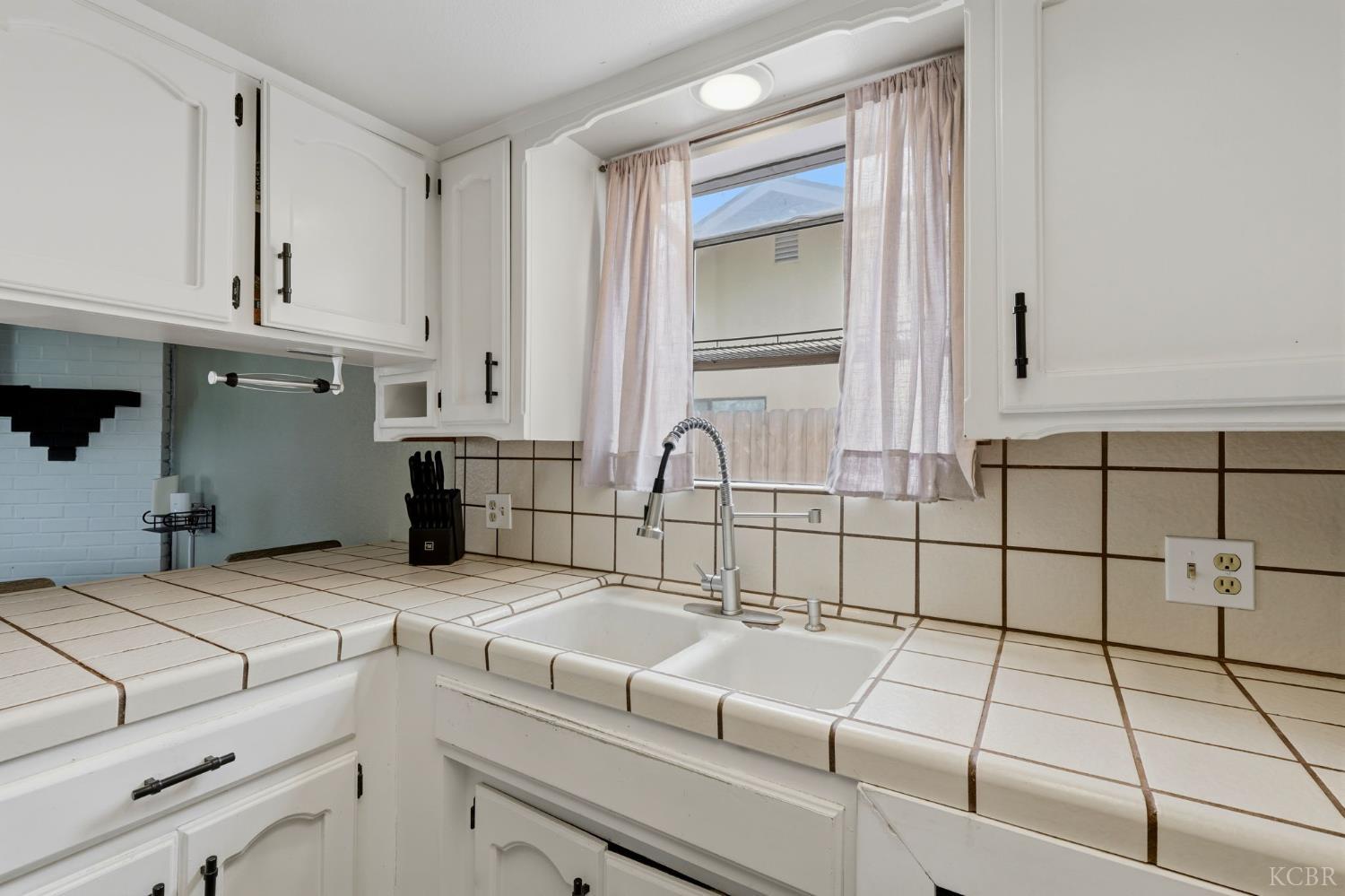1451 Christine Ln, Lemoore, CA 93245