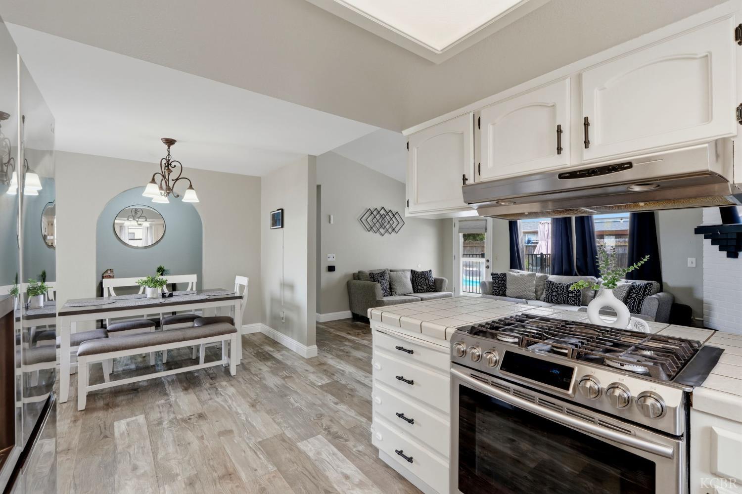 1451 Christine Ln, Lemoore, CA 93245