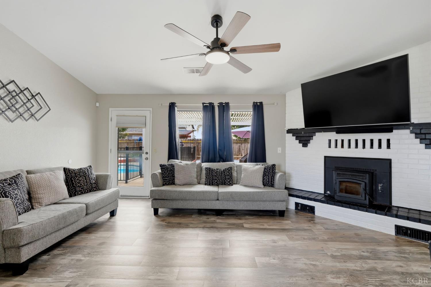 1451 Christine Ln, Lemoore, CA 93245