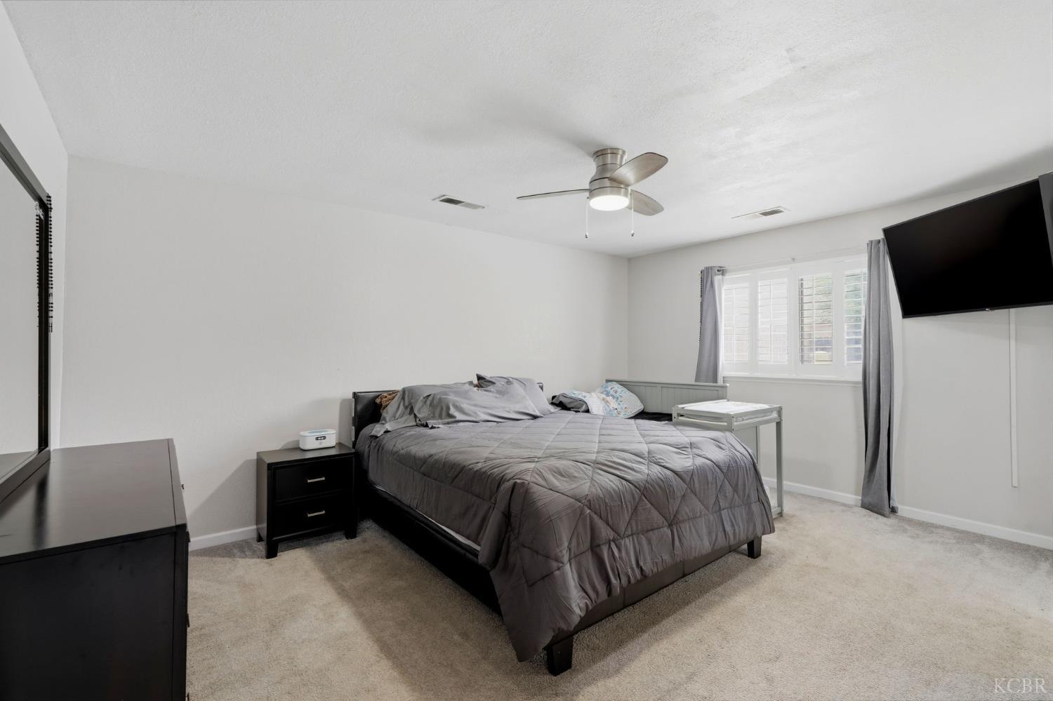 1451 Christine Ln, Lemoore, CA 93245