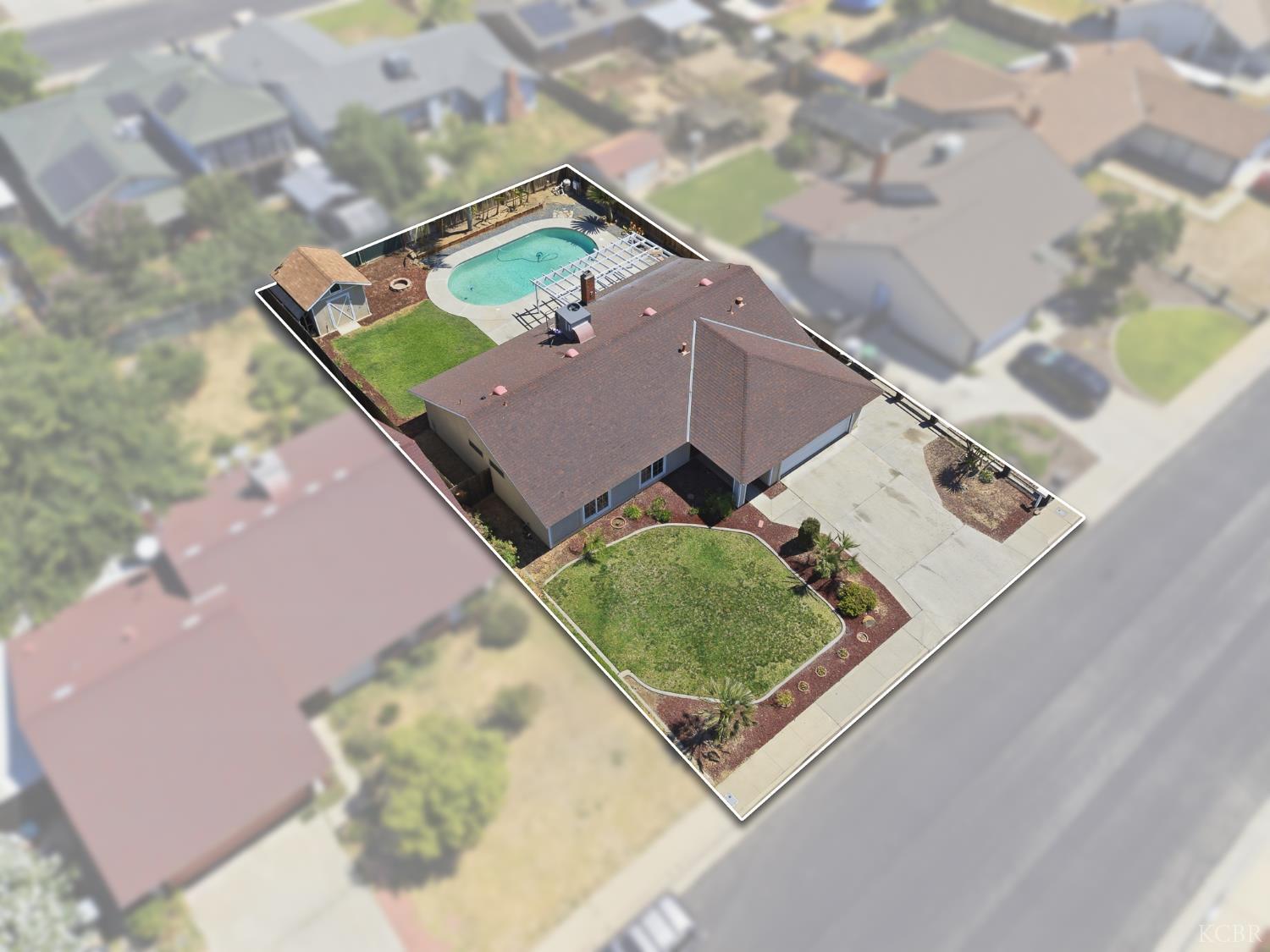 956 Clover Ln, Hanford, CA 93230