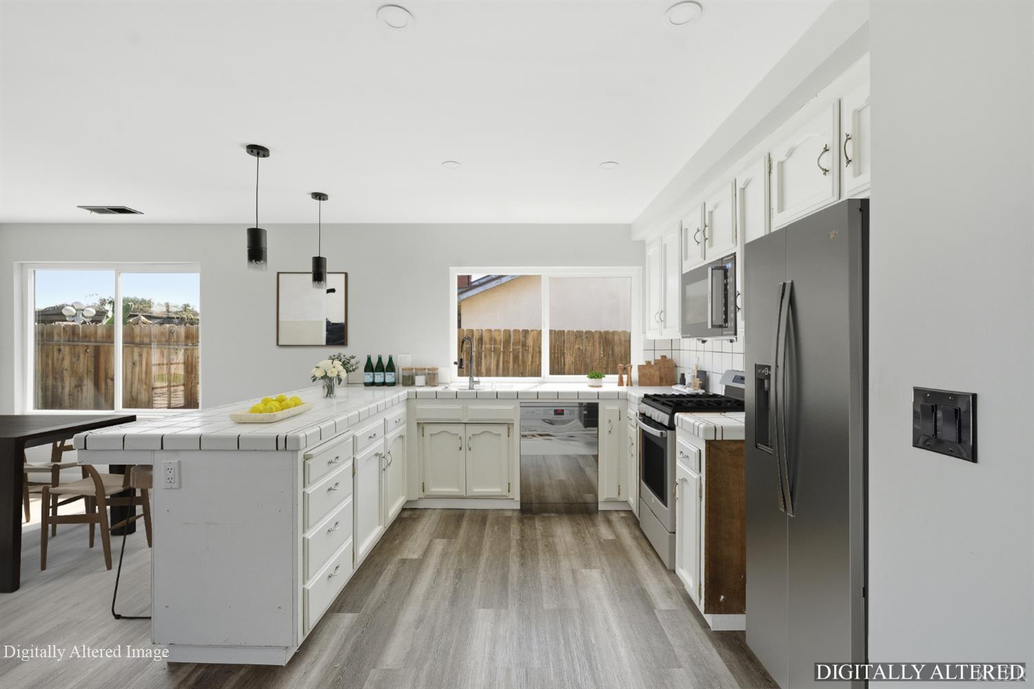 956 Clover Ln, Hanford, CA 93230