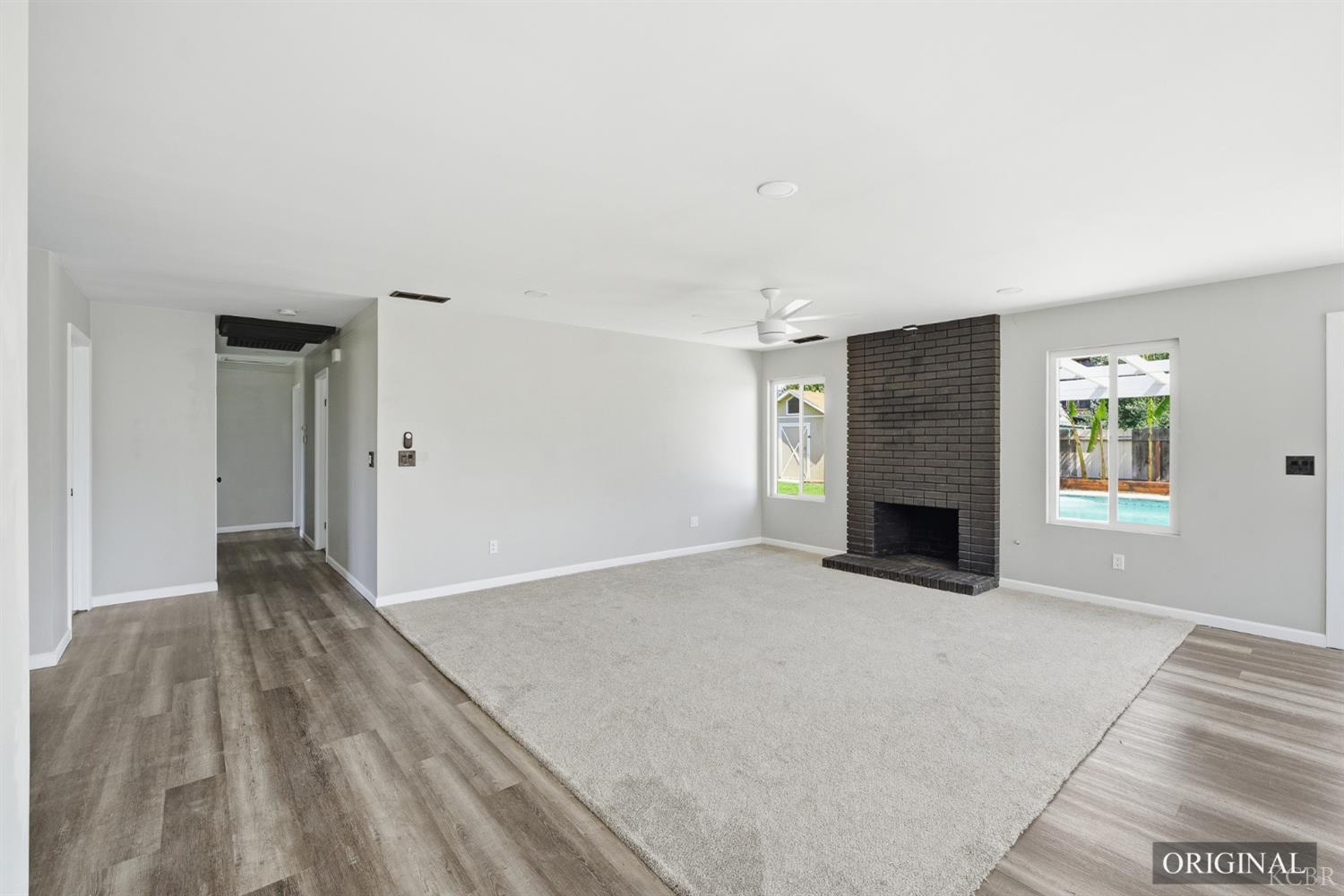 956 Clover Ln, Hanford, CA 93230
