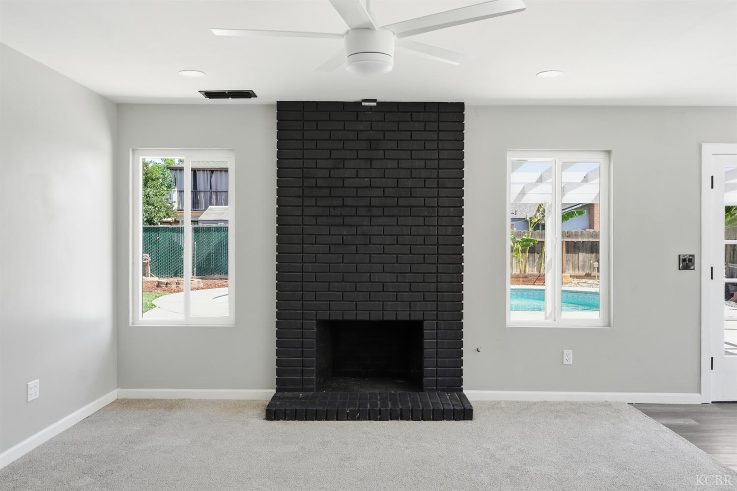 956 Clover Ln, Hanford, CA 93230