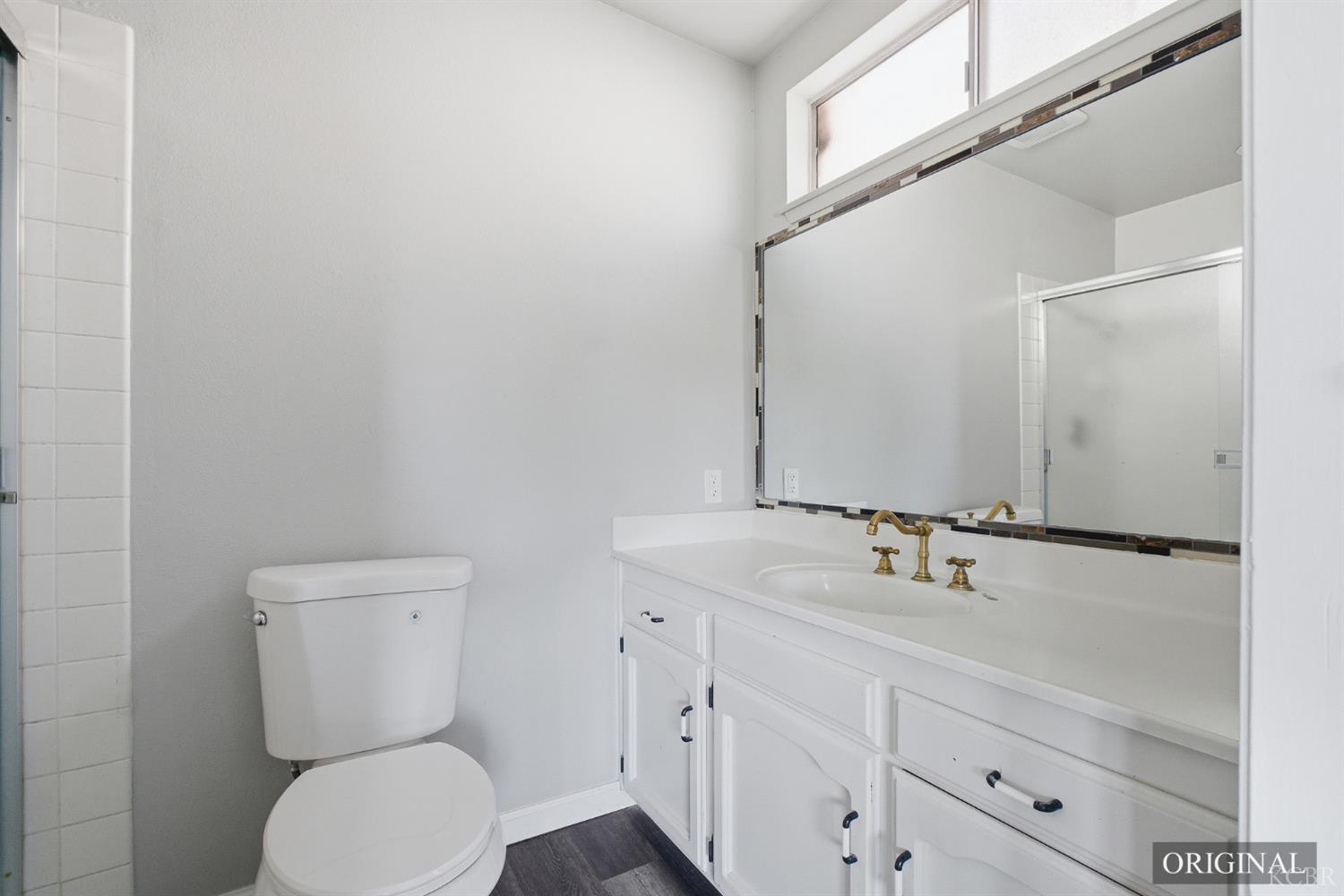 956 Clover Ln, Hanford, CA 93230