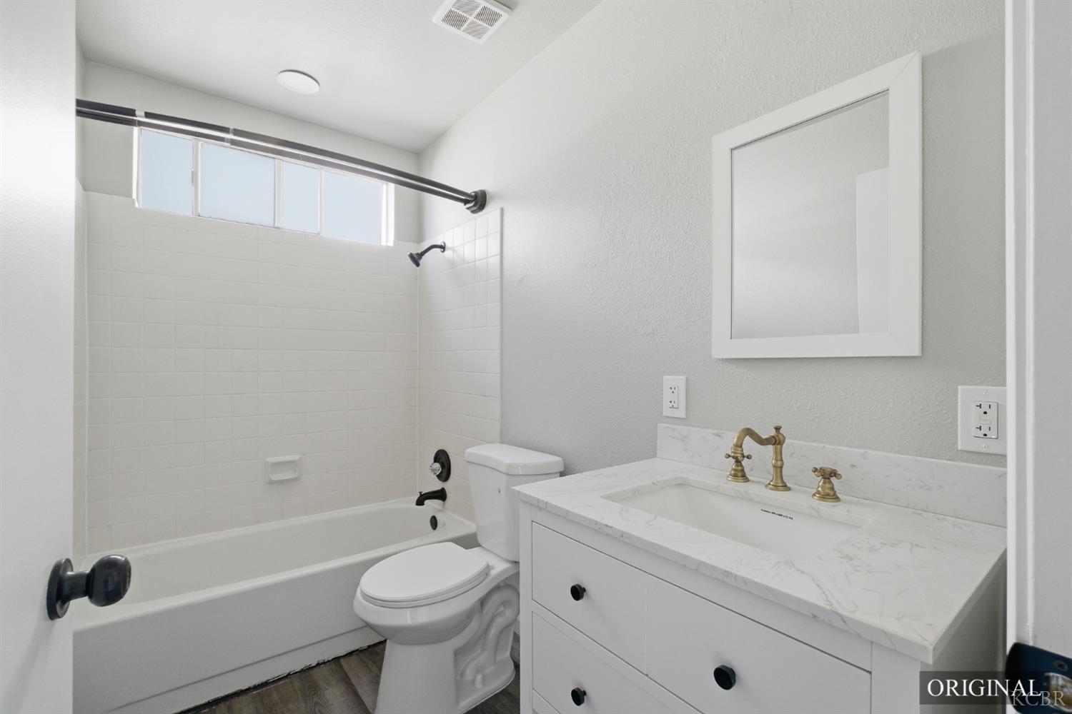 956 Clover Ln, Hanford, CA 93230