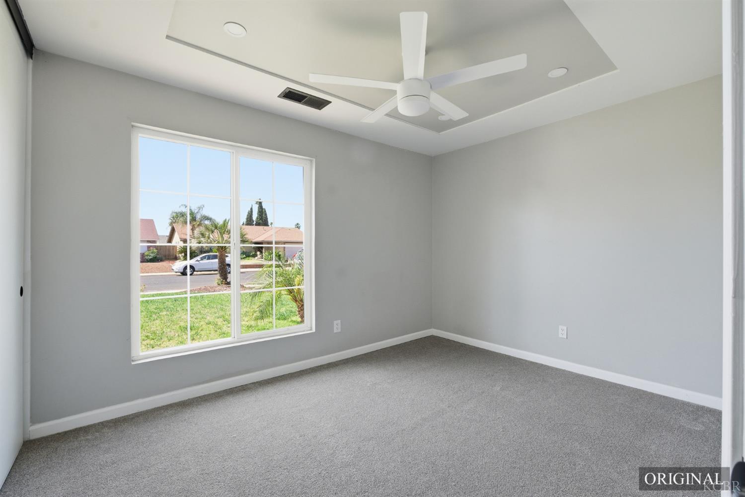 956 Clover Ln, Hanford, CA 93230