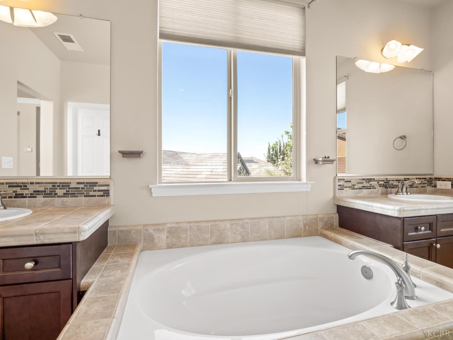 1178 Blackwood Ave, Clovis, CA 93619