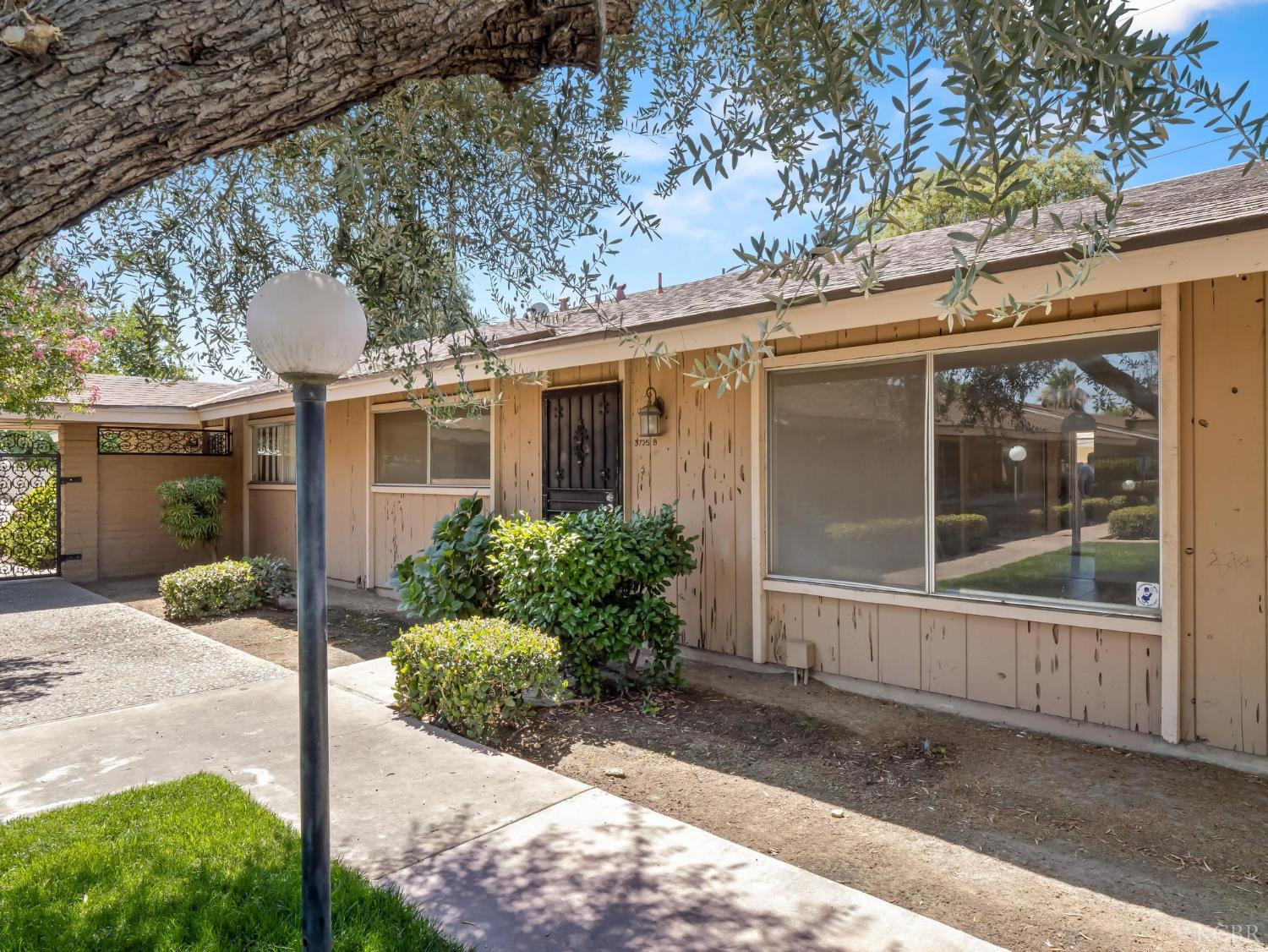 3725 N Fruit Ave, Fresno, CA 93705