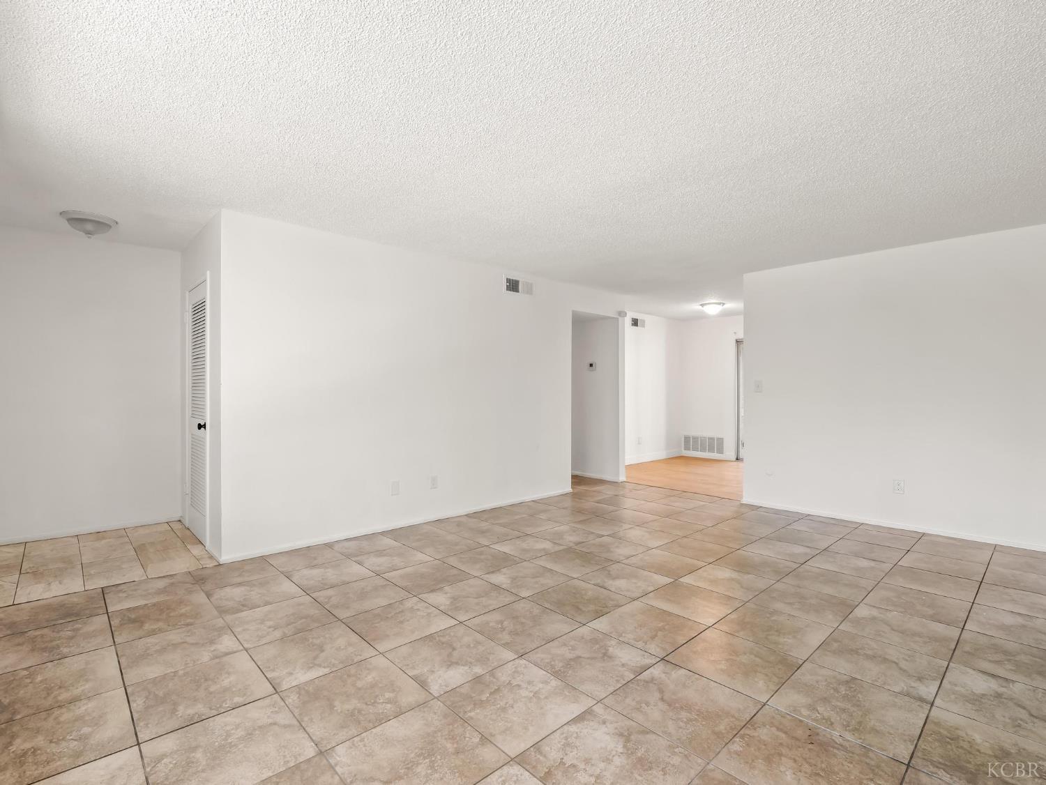 3725 N Fruit Ave, Fresno, CA 93705
