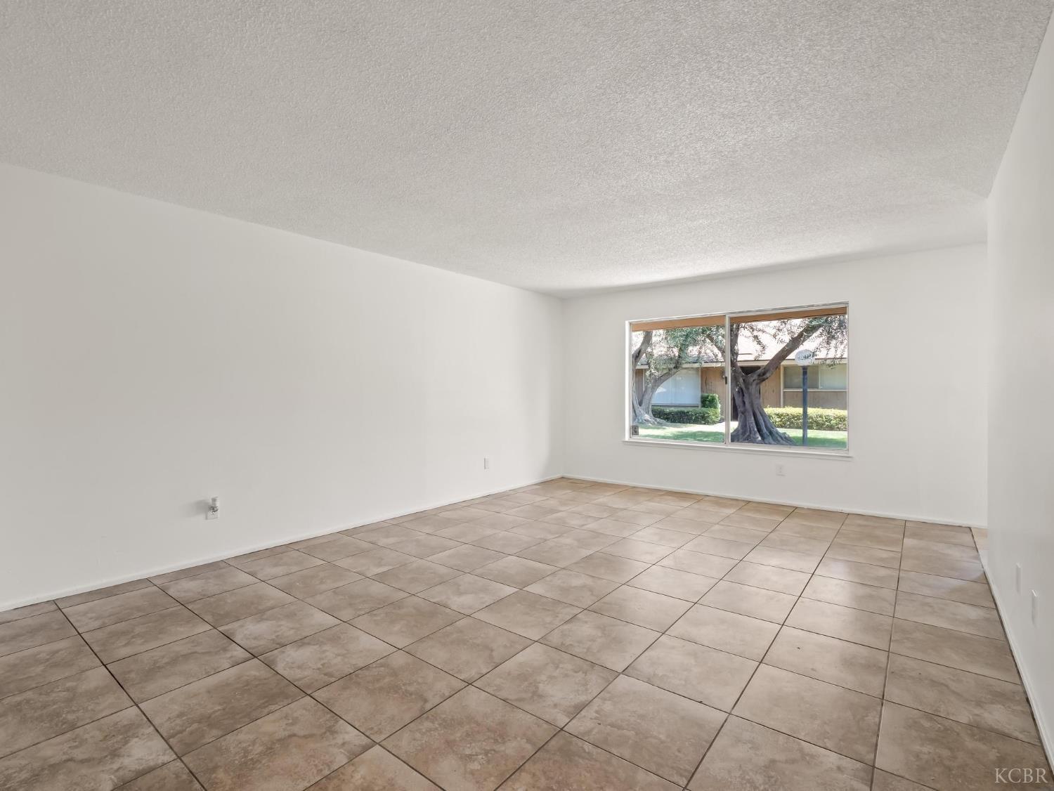 3725 N Fruit Ave, Fresno, CA 93705