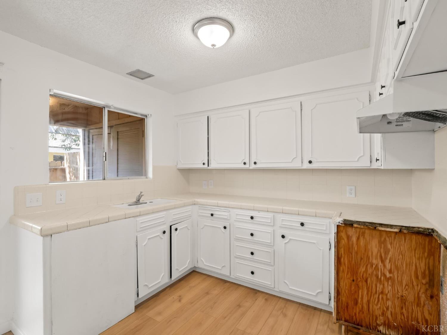 3725 N Fruit Ave, Fresno, CA 93705
