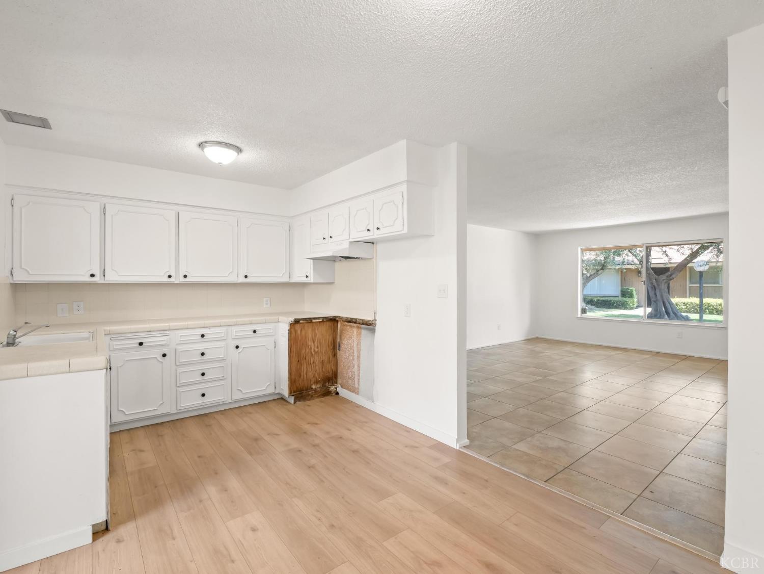 3725 N Fruit Ave, Fresno, CA 93705