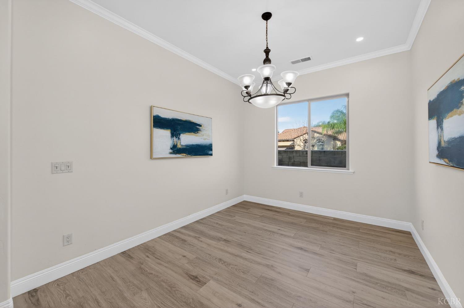 1563 E Via Mirasol Ln, Fresno, CA 93730
