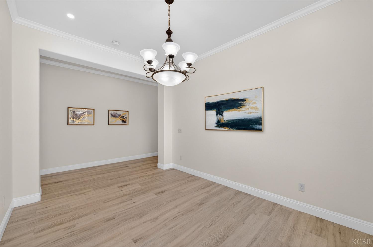 1563 E Via Mirasol Ln, Fresno, CA 93730