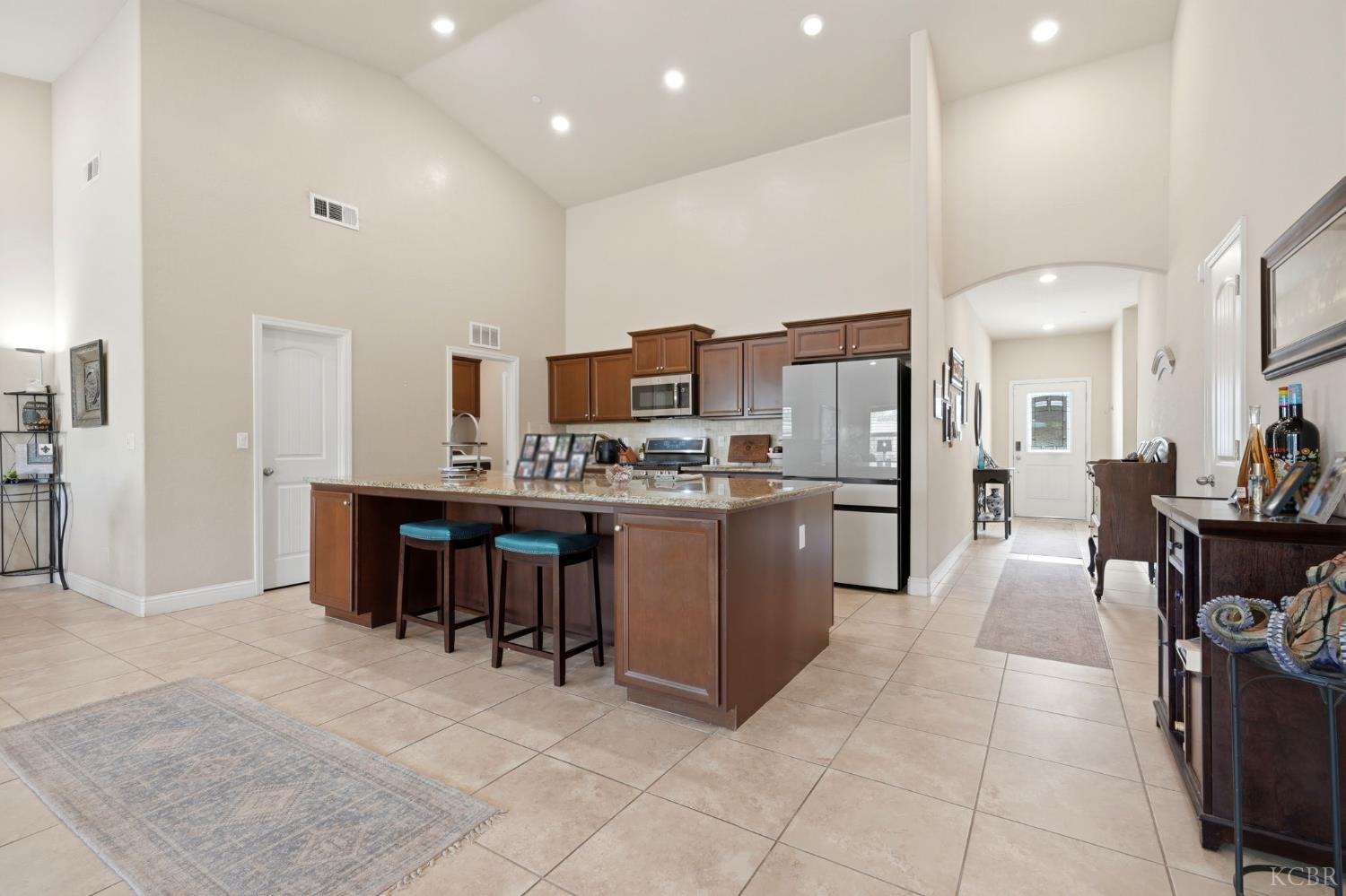 2106 W Bryman St, Hanford, CA 93230