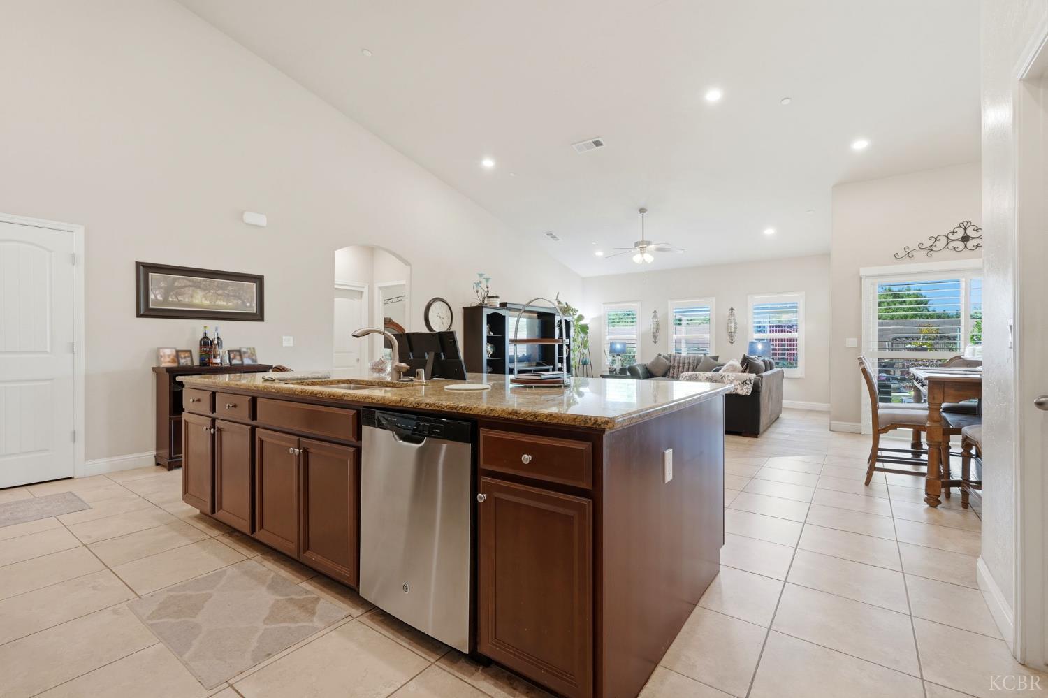2106 W Bryman St, Hanford, CA 93230