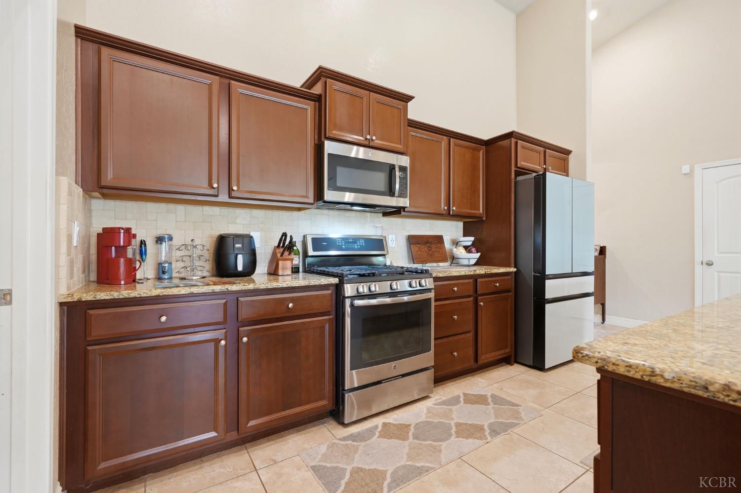 2106 W Bryman St, Hanford, CA 93230