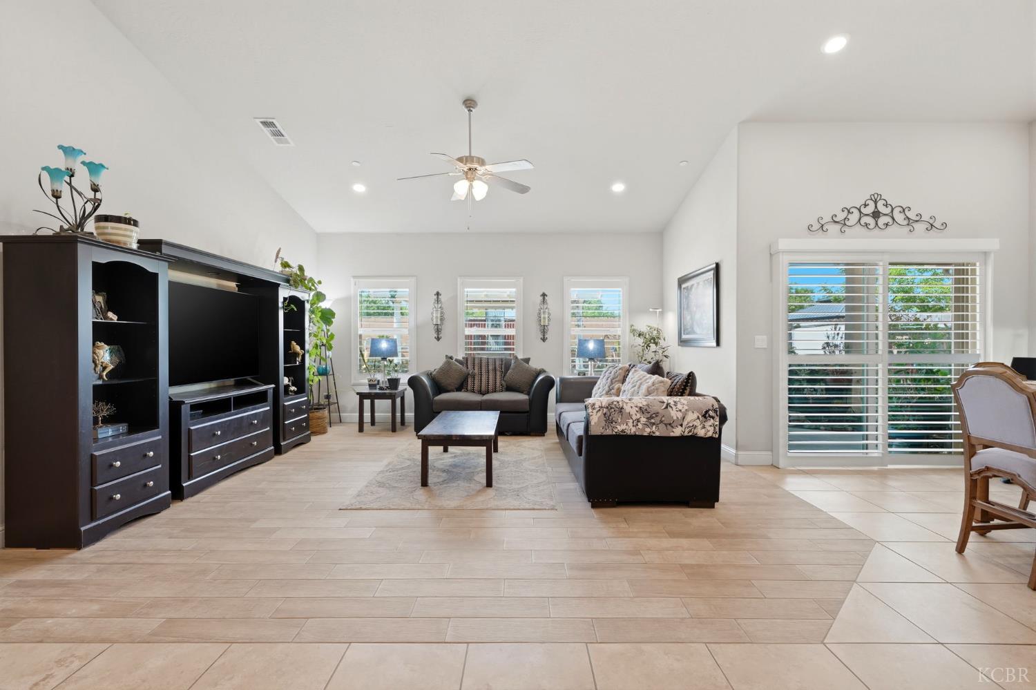 2106 W Bryman St, Hanford, CA 93230