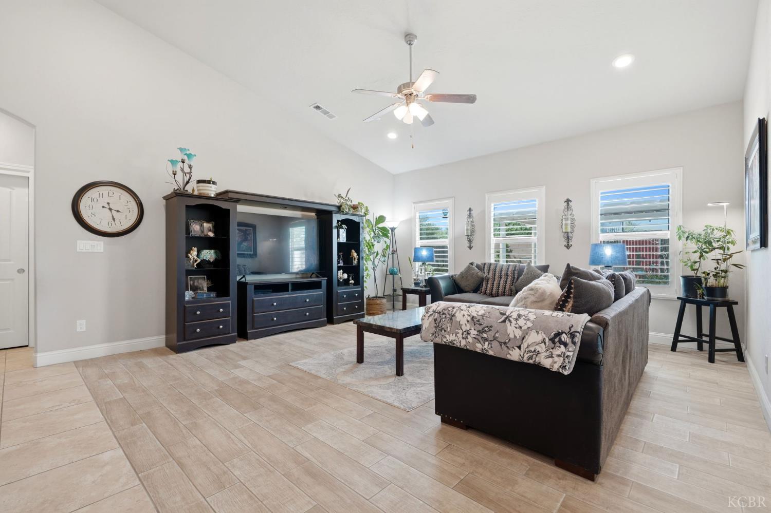 2106 W Bryman St, Hanford, CA 93230