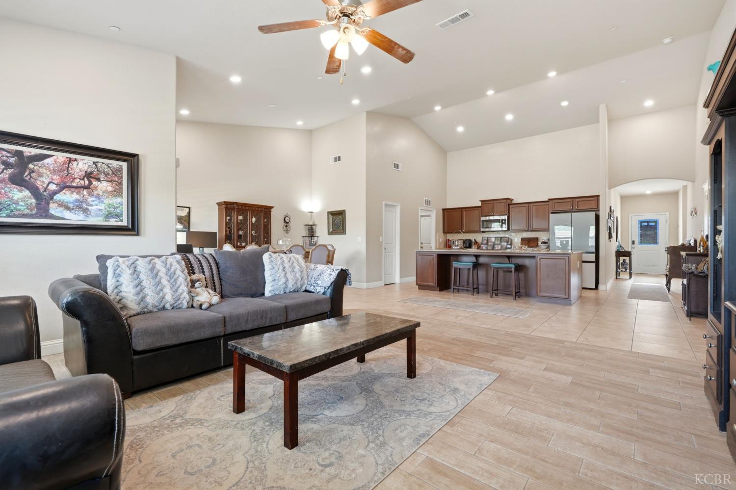 2106 W Bryman St, Hanford, CA 93230