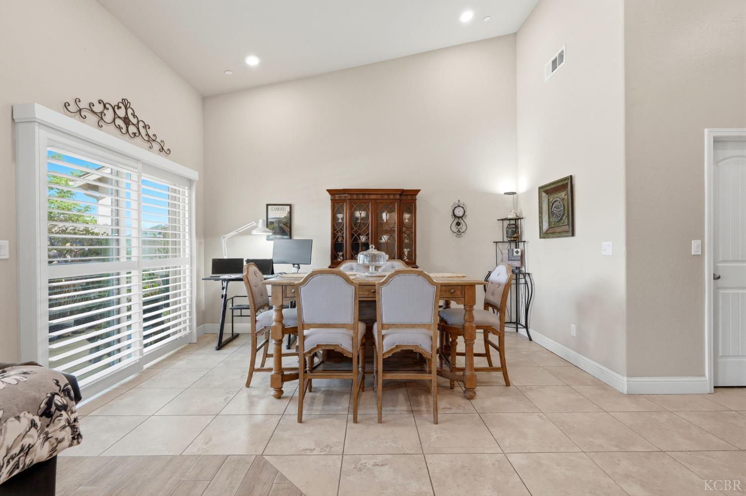 2106 W Bryman St, Hanford, CA 93230