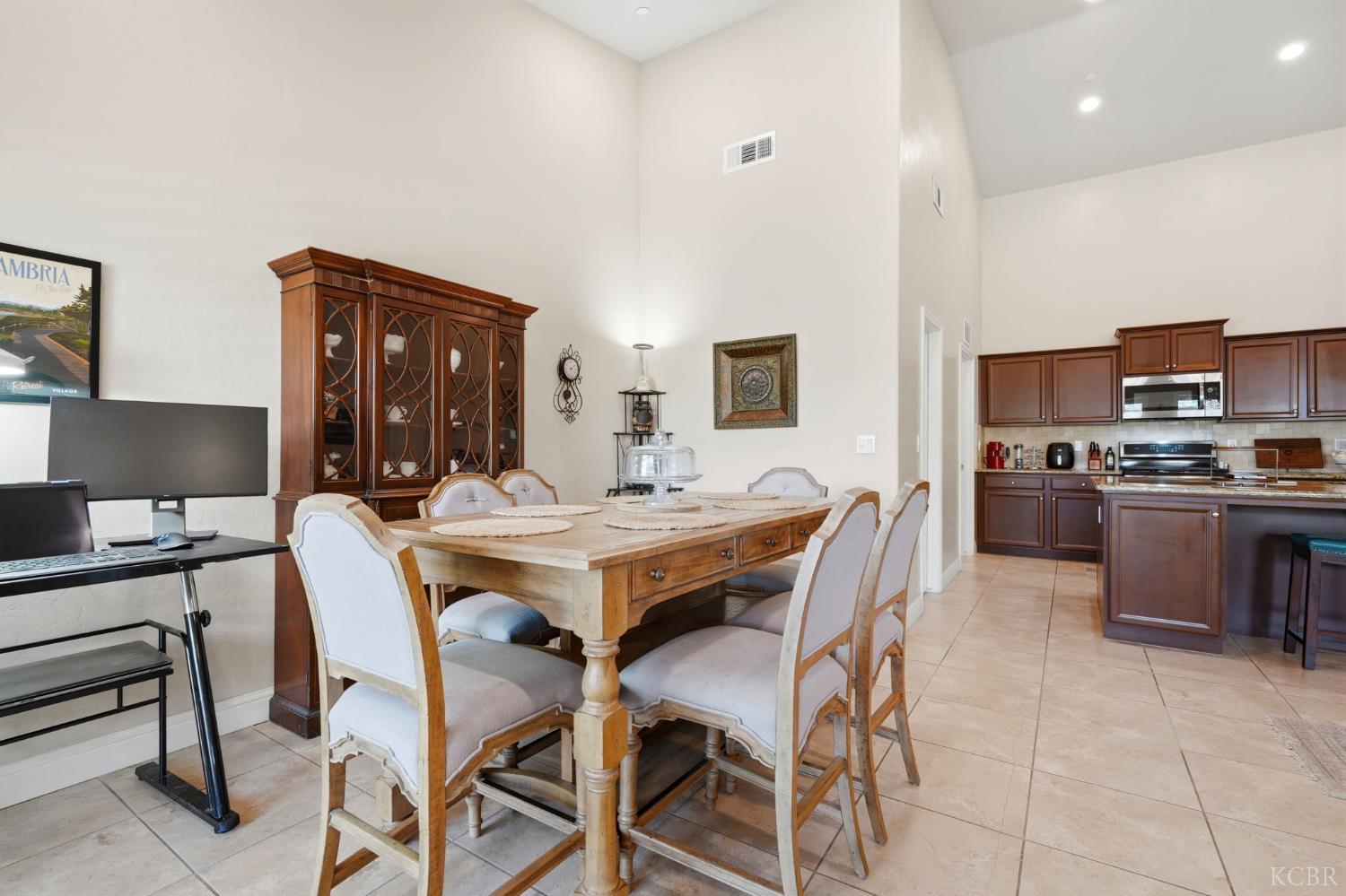 2106 W Bryman St, Hanford, CA 93230